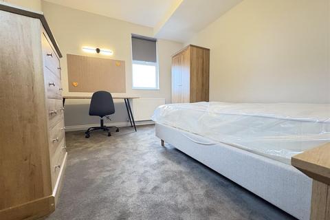 6 bedroom terraced house to rent, Ash Road, Headingley, Leeds, West Yorkshire, LS6 3HD