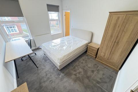 undefined, Ash Road, Headingley, Leeds, West Yorkshire, LS6 3HD