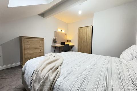 undefined, Ash Road, Headingley, Leeds, West Yorkshire, LS6 3HD