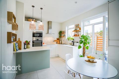 1 bedroom maisonette for sale, Lascotts Road, London