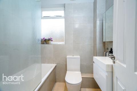 1 bedroom maisonette for sale, Lascotts Road, London