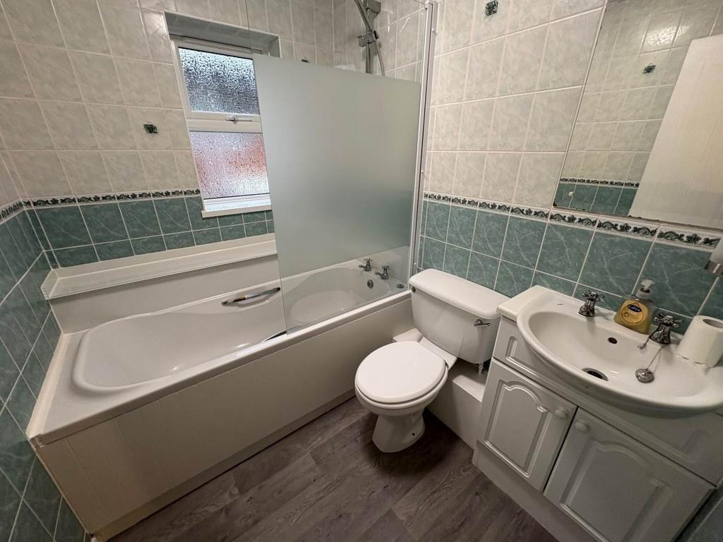 Damson rd 31 bathroo