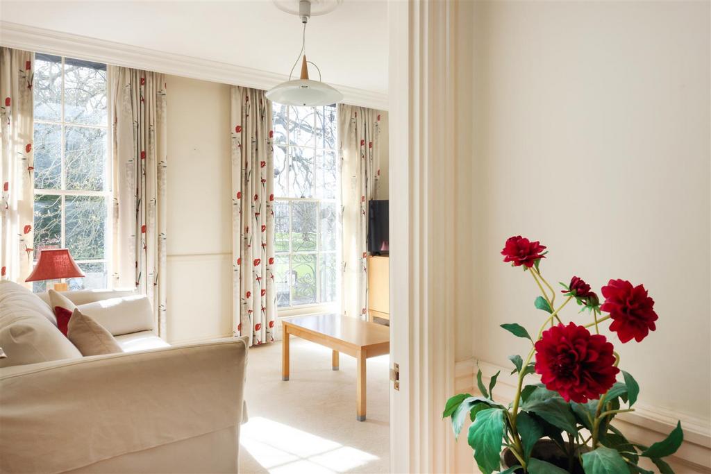 Sitting/Dining Room