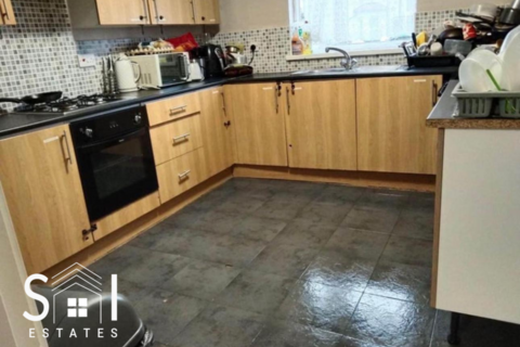 1 bedroom in a house share to rent, Dudley Road, Southall, UB2 5AS