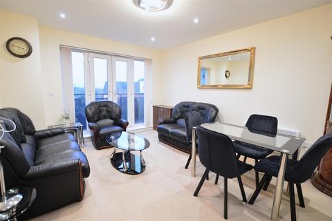 2 bedroom flat to rent, Aspects Court, Slough