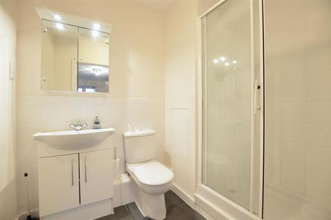 2 bedroom flat to rent, Aspects Court, Slough