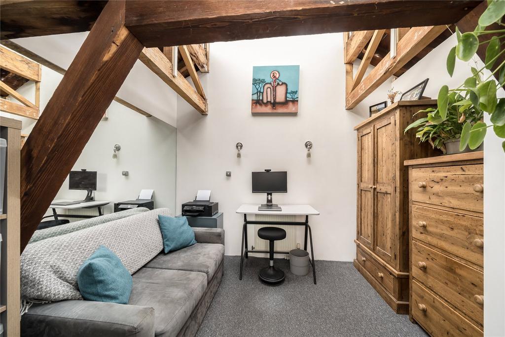 Bedroom/Office