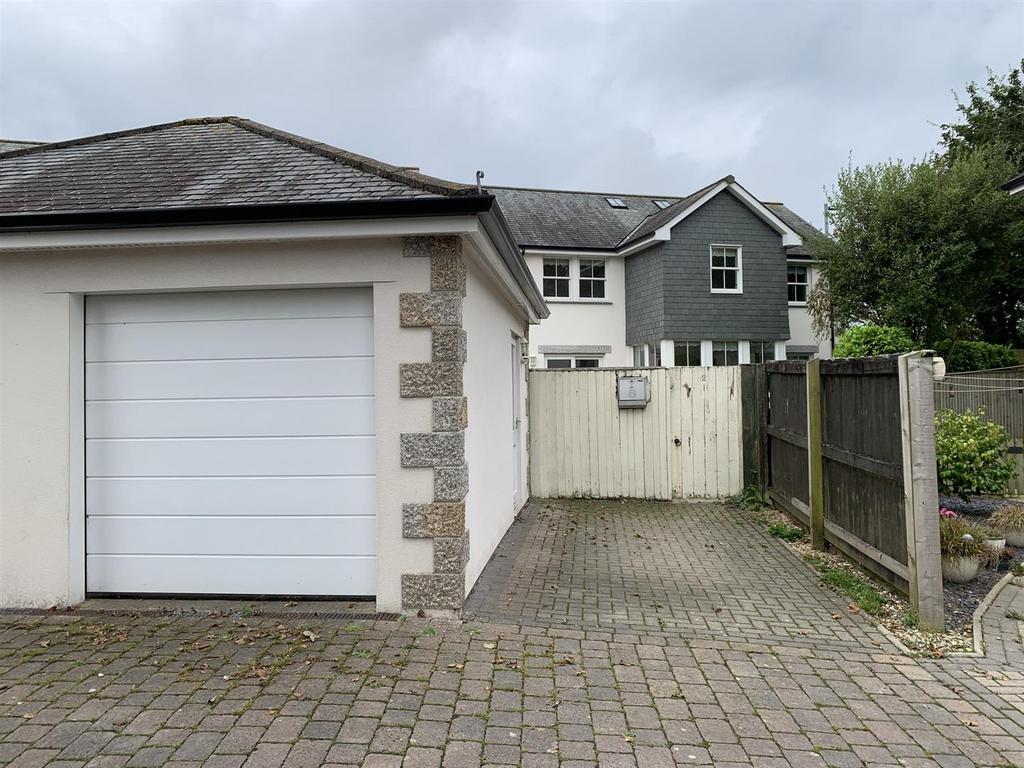 Garage & Parking Space