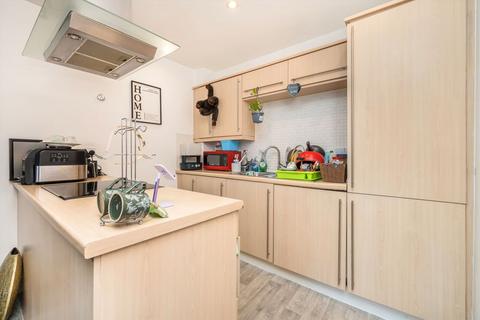 2 bedroom flat to rent, Sovereign Place, Harrow HA1