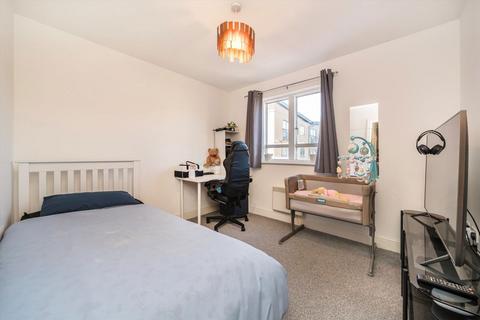 2 bedroom flat to rent, Sovereign Place, Harrow HA1