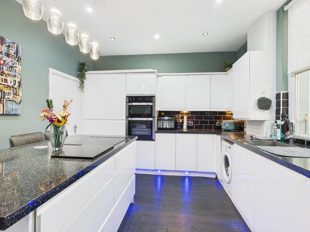 Cam03729 g0 pr0189 still009