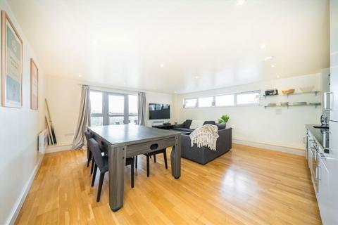 2 bedroom flat to rent, Southgate Road, London N1