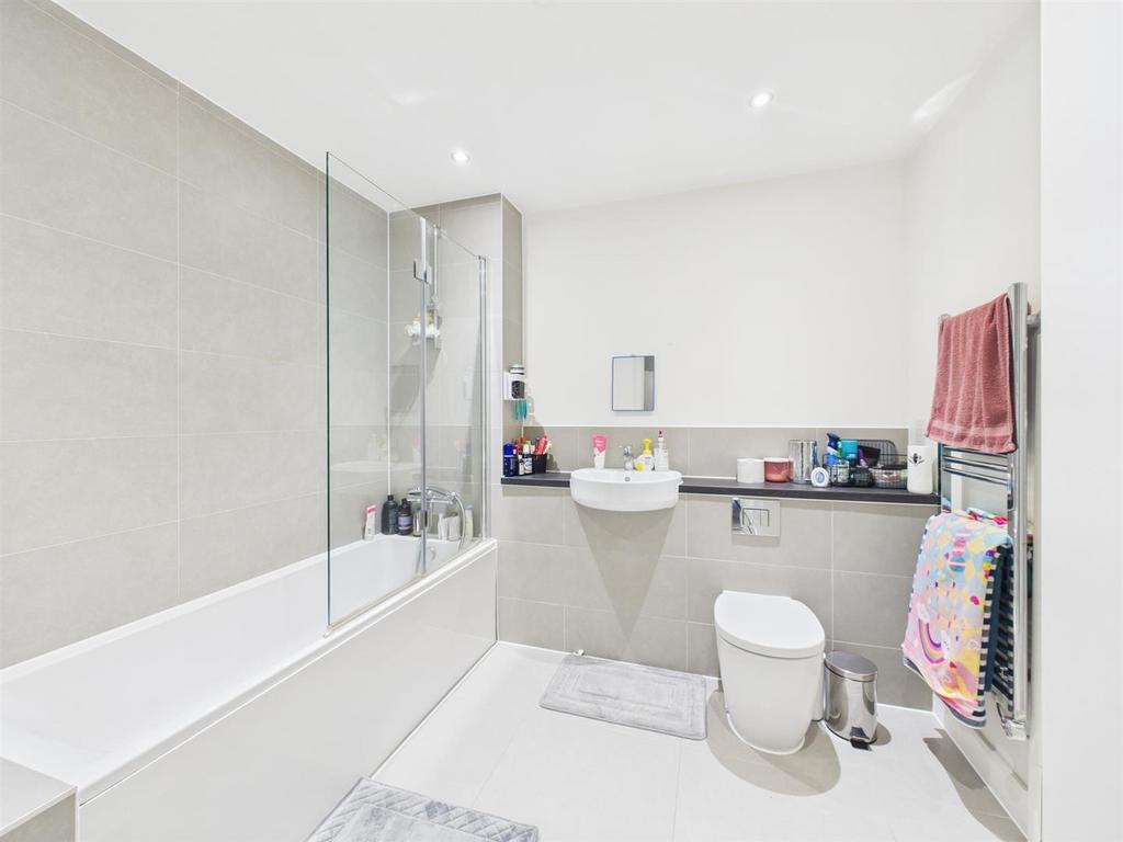 CAM05080 G0-PR0238-STILL005.jpg