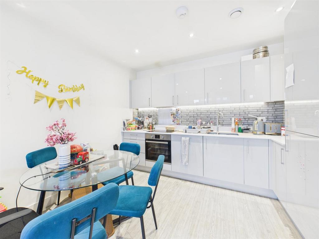 CAM05080 G0-PR0238-STILL010.jpg