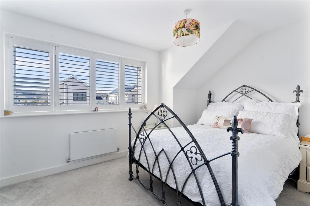 Bedroom 1.jpg