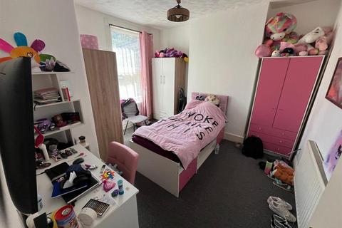 2 bedroom flat to rent, Francis Road, Leyton E10