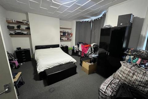 2 bedroom flat to rent, Francis Road, Leyton E10