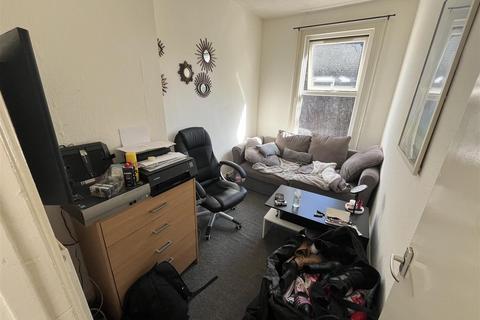 2 bedroom flat to rent, Francis Road, Leyton E10