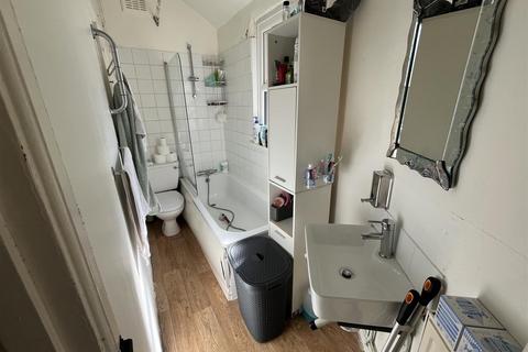 2 bedroom flat to rent, Francis Road, Leyton E10