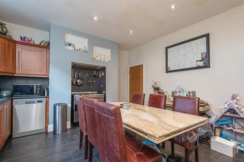 4 bedroom terraced house for sale, Huddersfield Road, Elland
