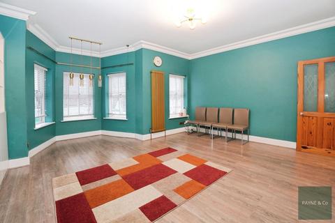 2 bedroom flat for sale, York Road, Ilford, IG1