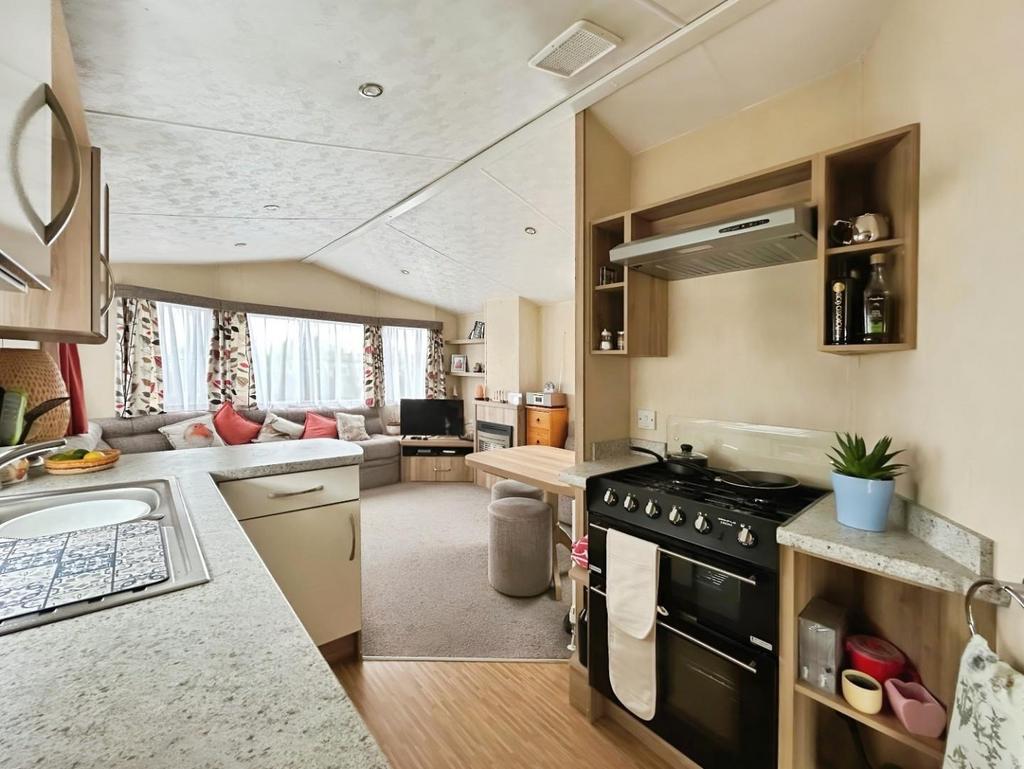 18446a25-kitchen.jpg