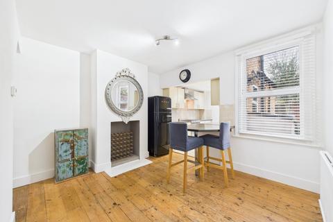 2 bedroom terraced house to rent, Heathfield Road, Kent, BR1