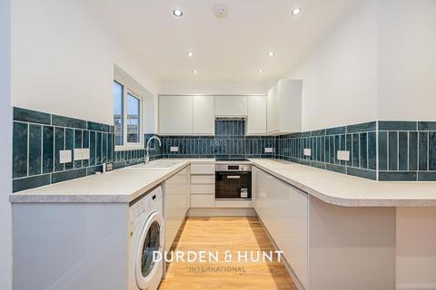 3 bedroom semi-detached house for sale, Oakwood Hill, Loughton, IG10
