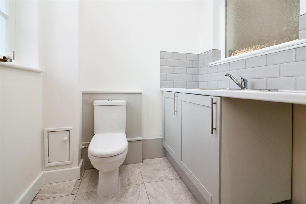 Cloakroom/utility room