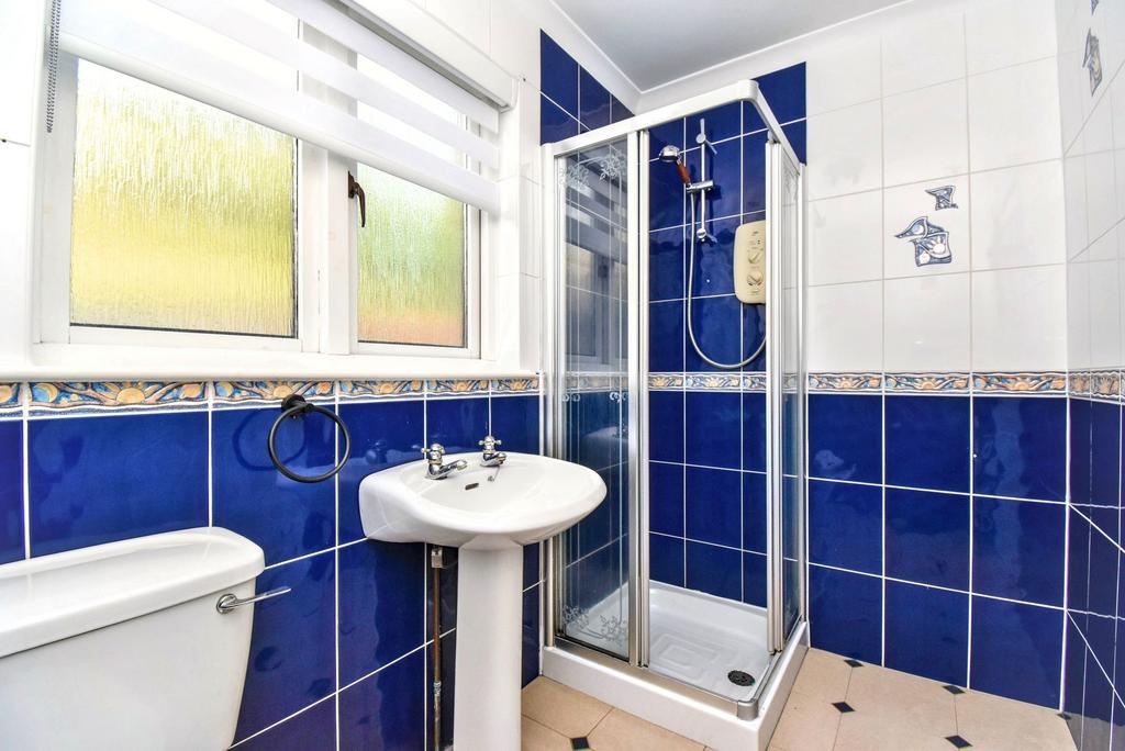 En-suite Angle 2