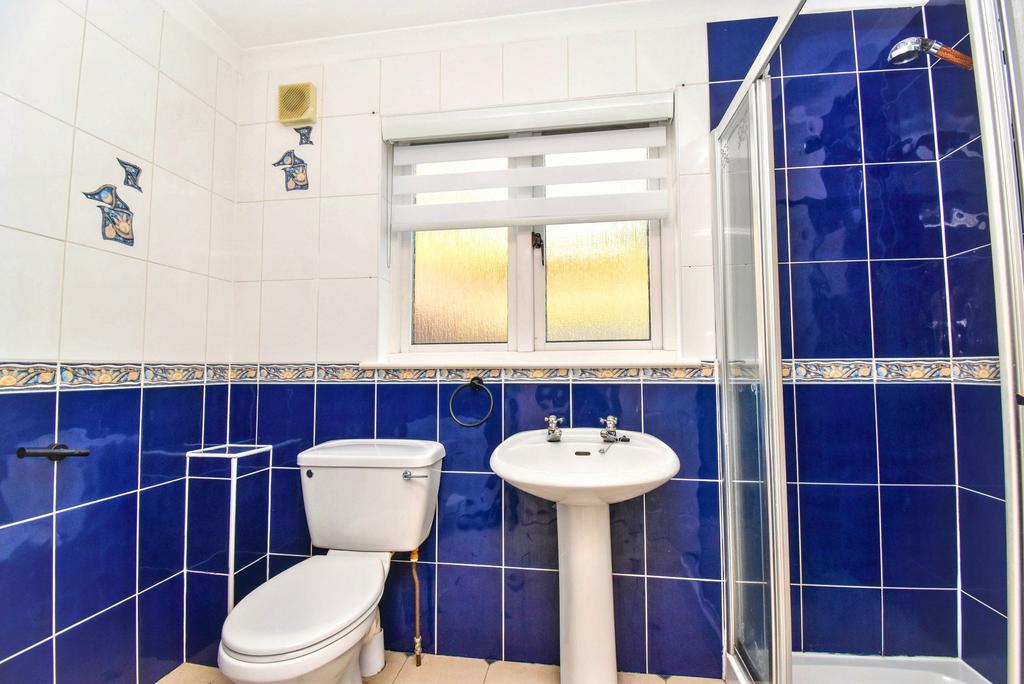En-suite Angle 1
