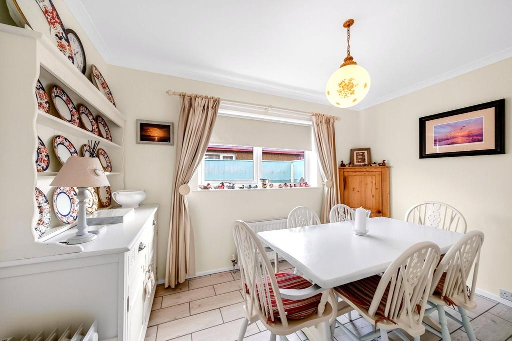 Dining Room/Bed 3