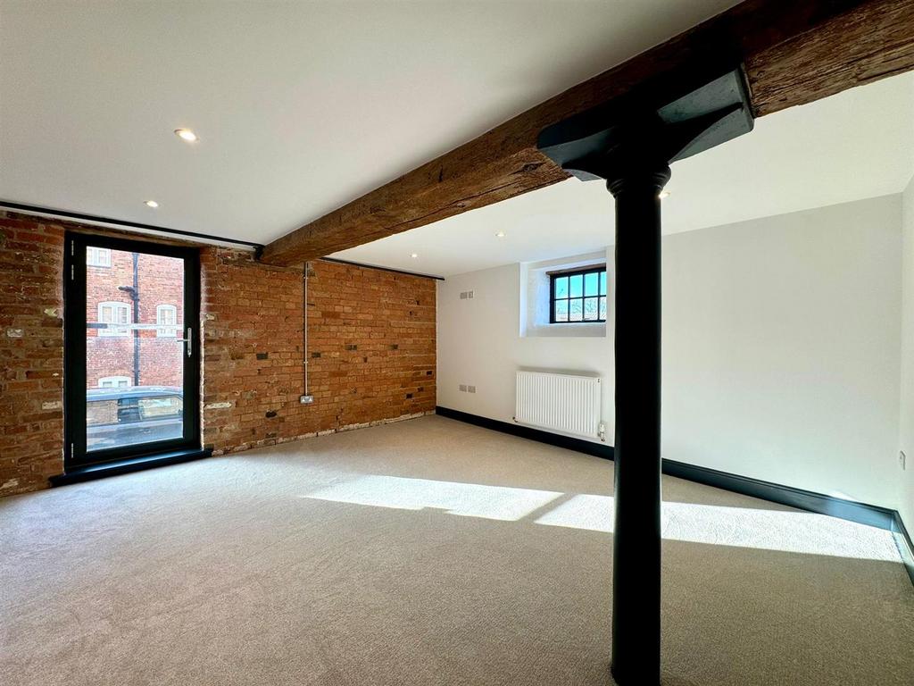 Living area pic 2.jpeg