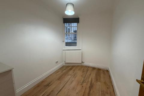 undefined, Ballards Lane, London N12