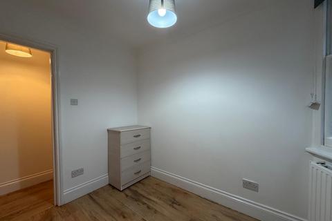 undefined, Ballards Lane, London N12