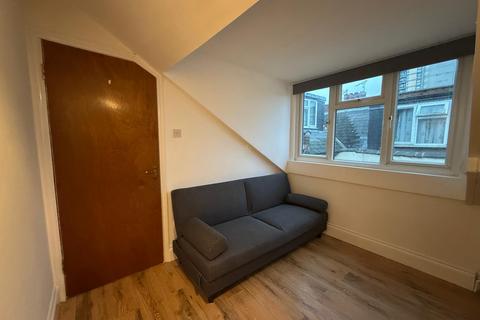 undefined, Ballards Lane, London N12