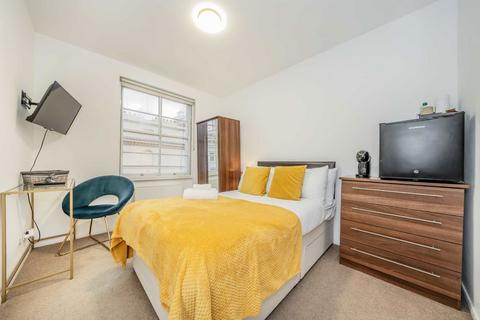 3 bedroom flat for sale, Gloucester Terrace, London W2