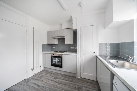 3 bedroom flat to rent, Lyttelton Road, London, N2