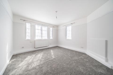 3 bedroom flat to rent, Lyttelton Road, London, N2