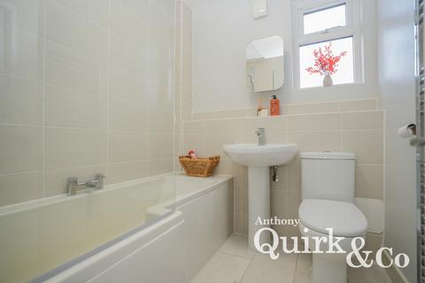3 bedroom semi-detached house to rent, Stambridge Road, Rochford, SS4