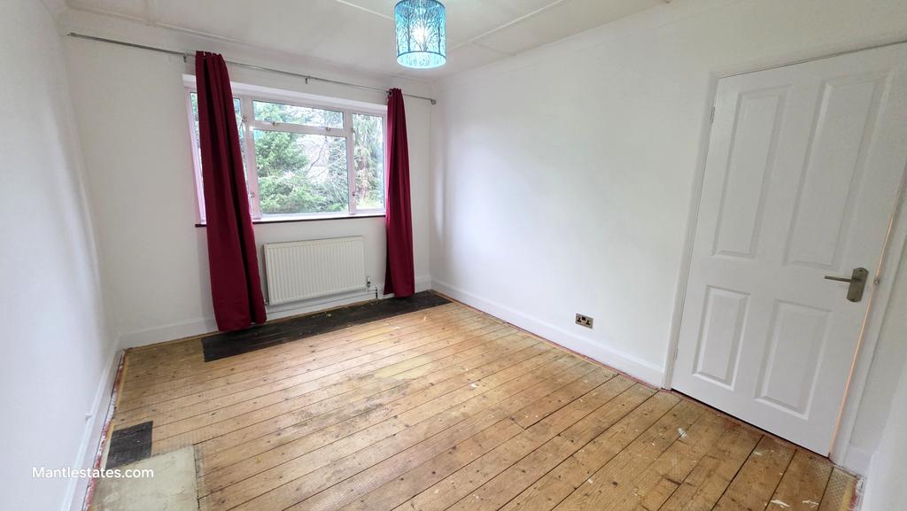 Rear bedroom