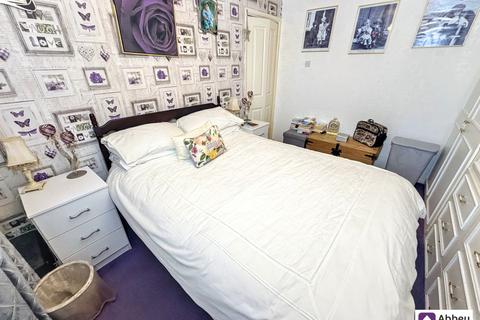 2 bedroom semi-detached house for sale, Warren Avenue, Leicester, LE4