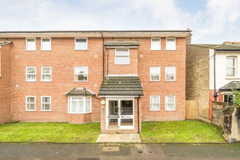 2 bedroom flat to rent, Crusoe Road, Mitcham CR4