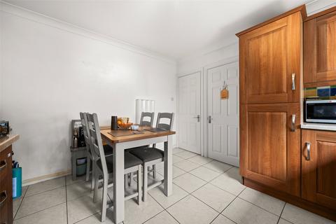 undefined, Hunters Court, Reading RG5