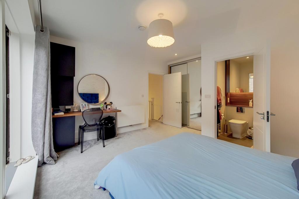 8 Main Bedroom-1