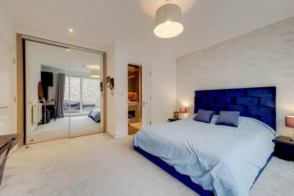 8 Main Bedroom-0