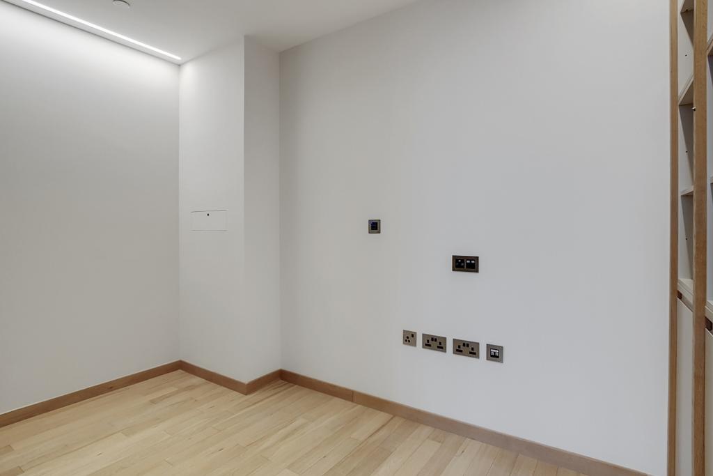 11 Dressing Room 5
