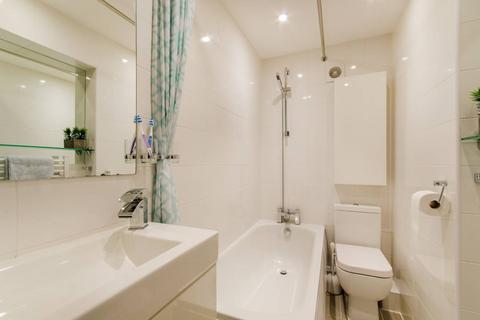 2 bedroom flat to rent, Lichfield Road, Cricklewood, London, NW2