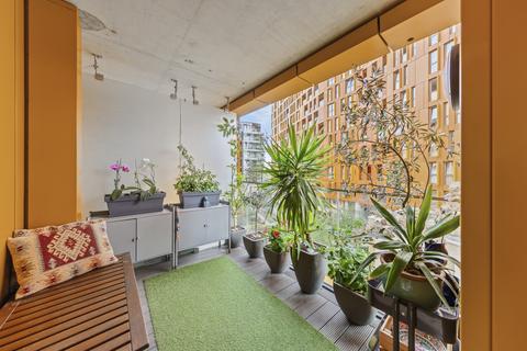 3 bedroom flat for sale, Loop Court, Telegraph Avenue, Greenwich, SE10