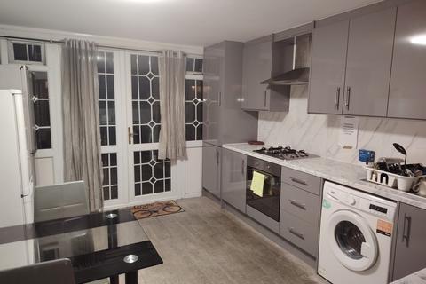 1 bedroom in a house share to rent, Mitcham CR4